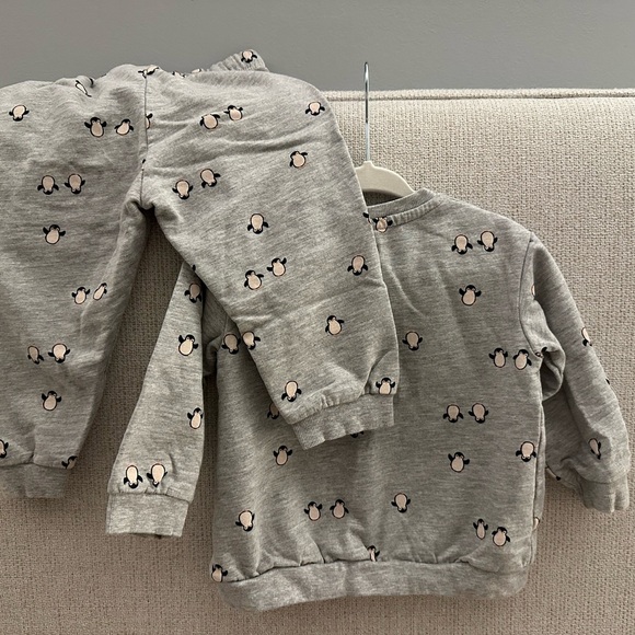 H&M Two Piece Set Penguins 12-18 Mo Like New! - Picture 3 of 3